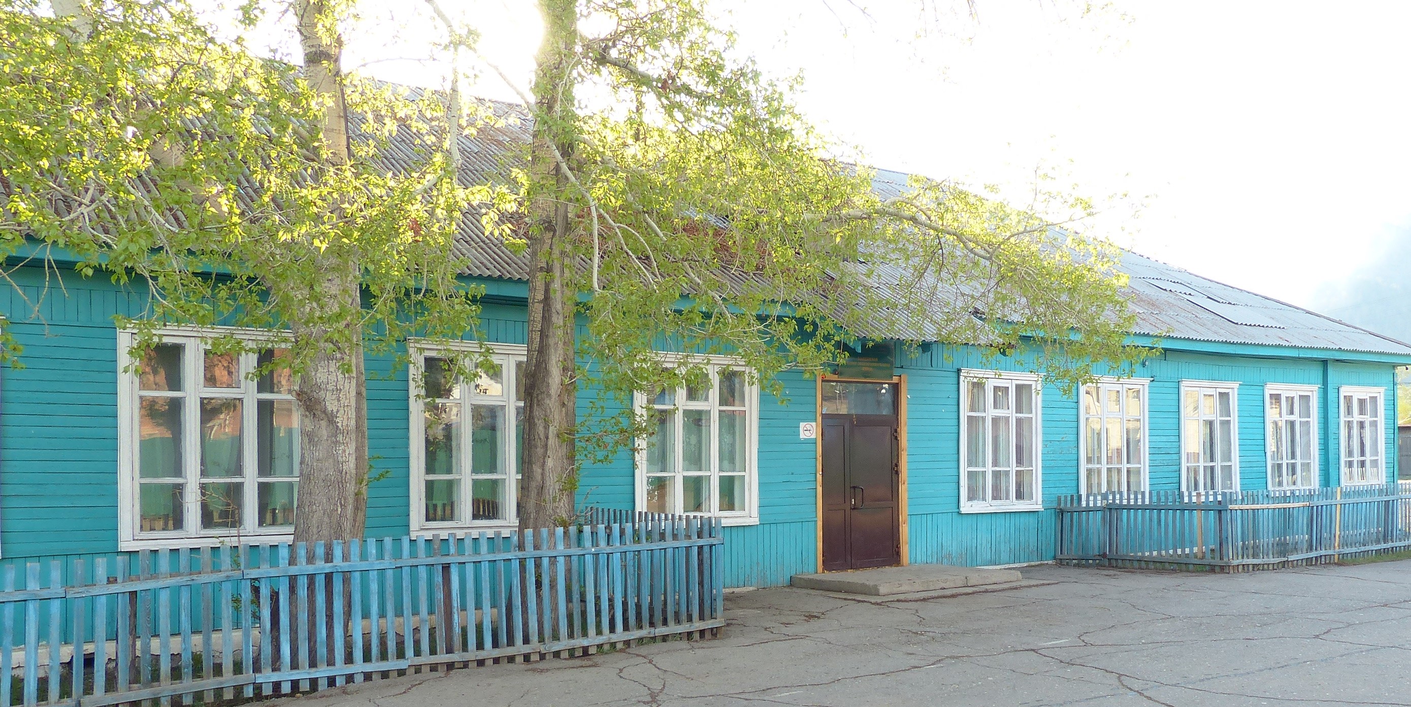 Здание начальной школы.